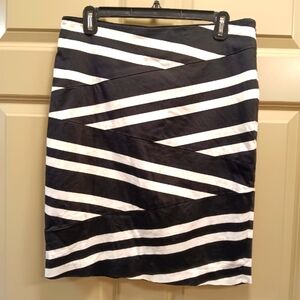 White House Black Market Skirt- size 6